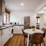 Moderno דירה